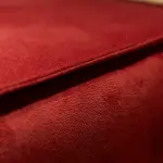 Divano modulare grigio con pouf rosso – dettaglio del tessuto – Confort Salotti