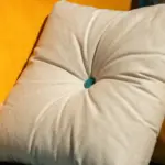 Chaise longue in velluto blu pavone – dettaglio del tessuto – Confort Salotti
