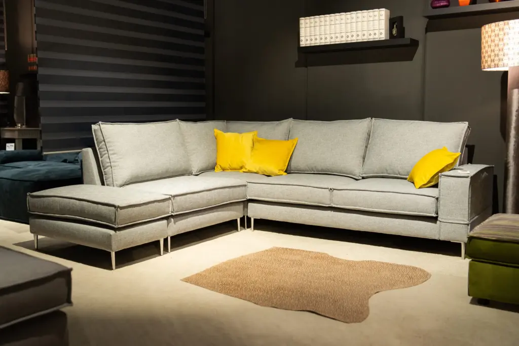 Divano angolare grigio perla – vista d’insieme – Confort Salotti
