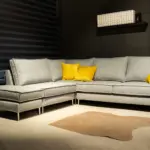 Divano angolare grigio perla – dettaglio del tessuto – Confort Salotti