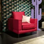 Poltrona in tessuto lampone – altra vista – Confort Salotti