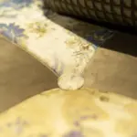 Poltroncina in tessuto dorato e floreale – altra vista – Confort Salotti