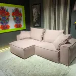 Divano modulare PIX rosa cipria con chaise longue e braccioli a blocco