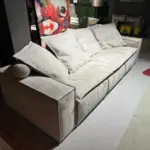 Divano Nuvola lineare artigianale visto di tre quarti