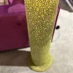 Fusto e base tonda della lampada verde